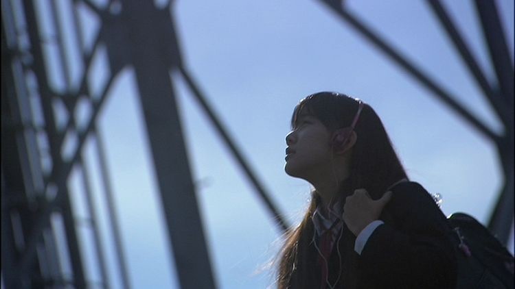 스왈로우테일 버터플라이+릴리슈슈 분위기가 합쳐진 영화 같은 꿈을 꾸었다. 테러 조직과 맞서 싸우는, 이와이 슌지 영화 분위기가 나는 테러...