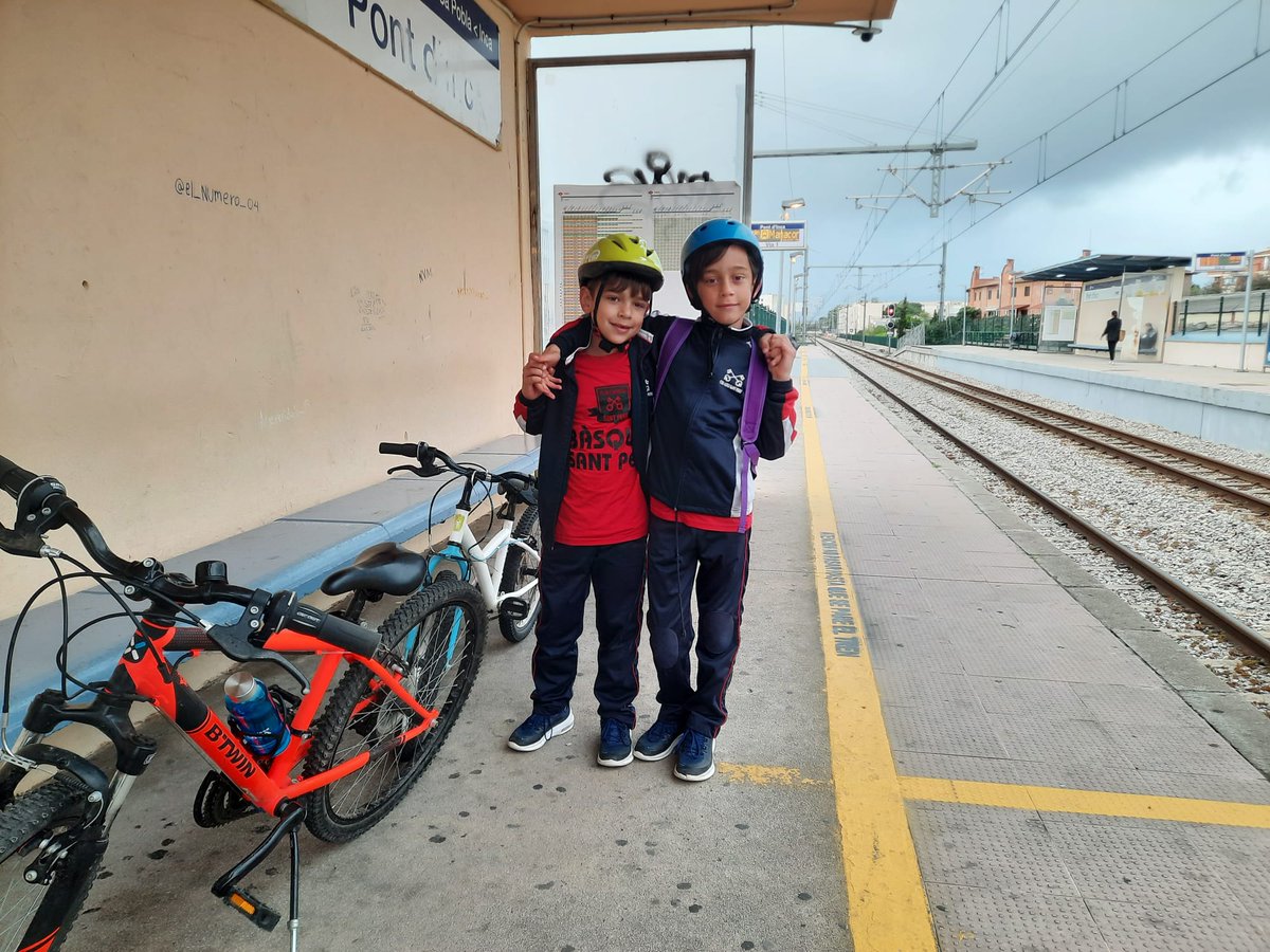 pere_club's tweet photo. Ahir, la família #Boix ens sorprenia amb una forma original, sostenible, saludable i Esportiva d'arribar al Partit de Manacor... Segur que a la següent s'apunten moltes més famílies...

@sportingfullequip https://t.co/HOEhlVtQza