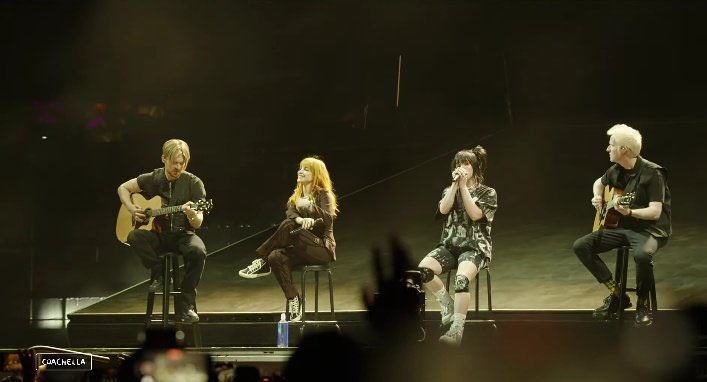 Billie Eilish brought out Hayley Williams for a performance of “Misery Business” at #Coachella .