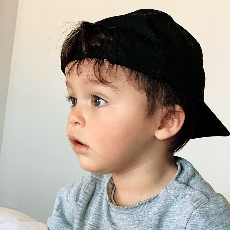 ⠀
           [  𝐒𝐎𝐋𝐎 𝐑𝐎𝐋𝐄 𝐏𝐋𝐀𝐘  ]
                  📍𝗞 𝗛𝗢𝗨𝗦𝗘. 
                #TheCullenTwinz
                🗓  09/04/2022
                        
    "ดูสิมามี๊มีอะไรจะให้"
ฉันพูดกับอัลฟ่าแลัแองจี้ พร้อมเอาตุ๊กตาออกมาโชว์ให้อัลฟ่ากับแองจี้ดู

_