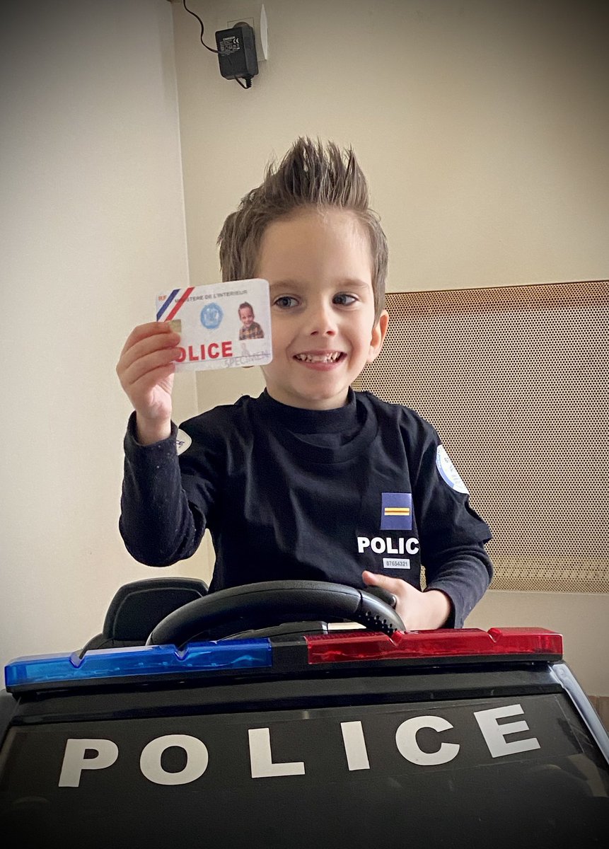 👮‍♂️ Brewenn est un petit breton de 5 ans, fan incontesté de la @PoliceNationale, les policiers alsaciens lui ont confectionné un uniforme sur mesure pour que son rêve devienne un jour réalité.

Ensemble changeons le regard sur l’autisme et sur les idées reçues !

#tousenbleu PN 67