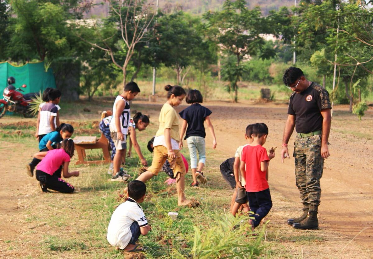 206CoBRAbn's tweet photo. On the occasion of #AzadiKaAmritMahotsav the 206 CoBRA Organised a Mega Cleanliness Drive in the Camp under the aegis of Sh.LoveKumar PMG CO 206 CoBRA. The participation of Children and family members was noticeable during the event.#PMOIndia #hmo #crpfindia #cobrasector https://t.co/cIe4mr951X