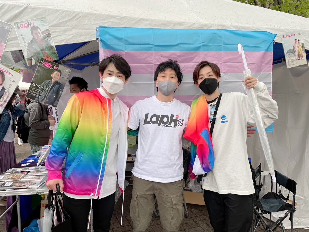 0818Yukichi's tweet photo. 吉原シュートさんと #TRP2022 へ
僕たちも2冊出させてもらっています
#LapH さんのブース♫
akitoくんと( ´ ▽ ` )ノ
https://t.co/odxX7wCCPz https://t.co/OSKf0hsjEq