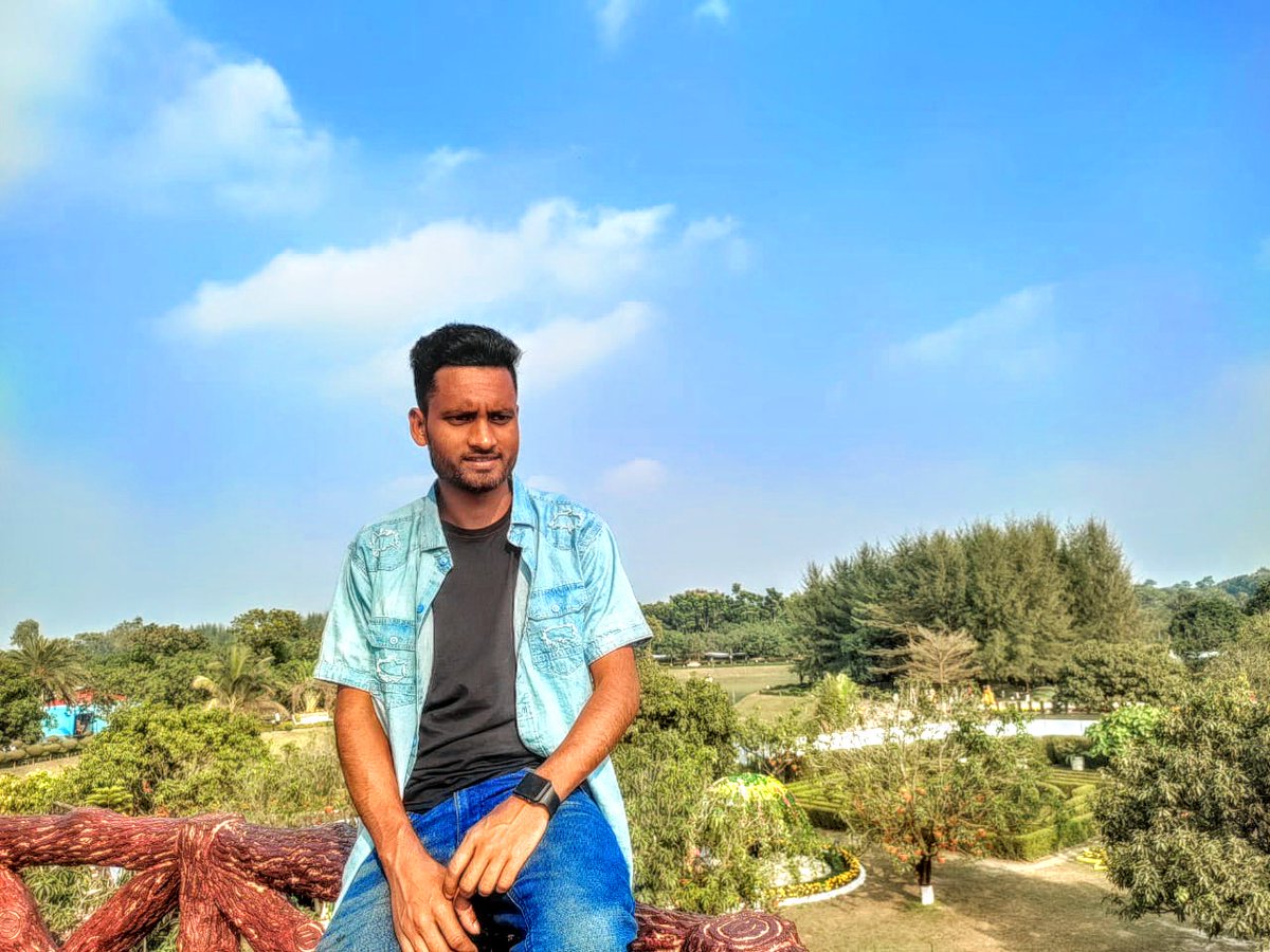 যে ভালোবাসা না চাইতে পাওয়া যায় ,.. তার প্রতি কোনো মোহ থাকে না ,.🥰❤️😘🥰❤️.