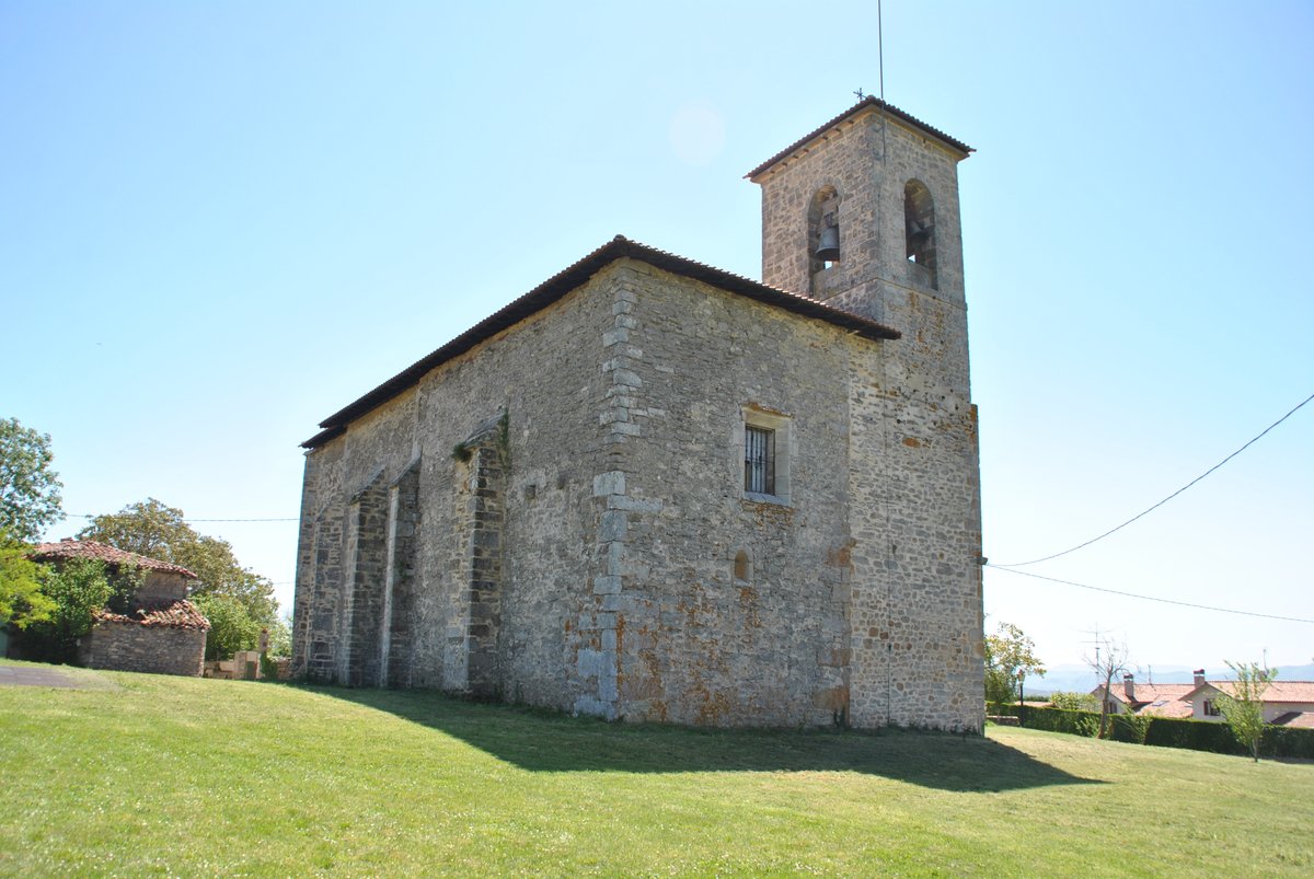 PatrimonioAlava's tweet photo. #Eribe. La iglesia de #SanMartín conserva 2 paños #prerrománicos y una ménsula medieval incrustada en la pared sur. Tiene añadidos #románicos de entre el XIII y el XV. #Álava
Foto: @i_euskadi https://t.co/1CpVX5wmyn