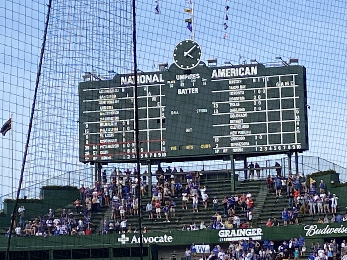 DanCahill787's tweet photo. .@ChicagoBears coach Matt Eberflus sang the 7th-inning stretch at today’s ⁦@Cubs⁩ game and provided a three-touchdown difference. https://t.co/cKdiFjIJNa