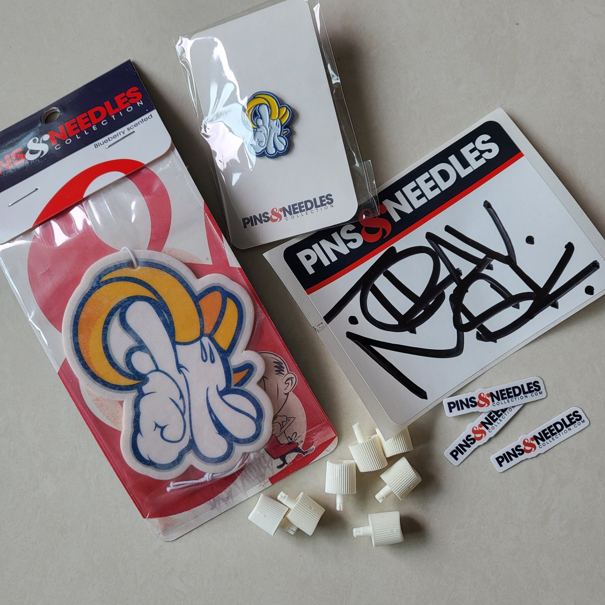 Mad props for this dope package <a href="/knowngallery/">knowngallery</a>! SLICK pin + air fresher combo, <a href="/TRAVMSK/">TravisWasHere</a> handwritten sticker, and some caps. 🔥🔥🔥🔥🔥🔥🔥🔥🔥🔥🔥