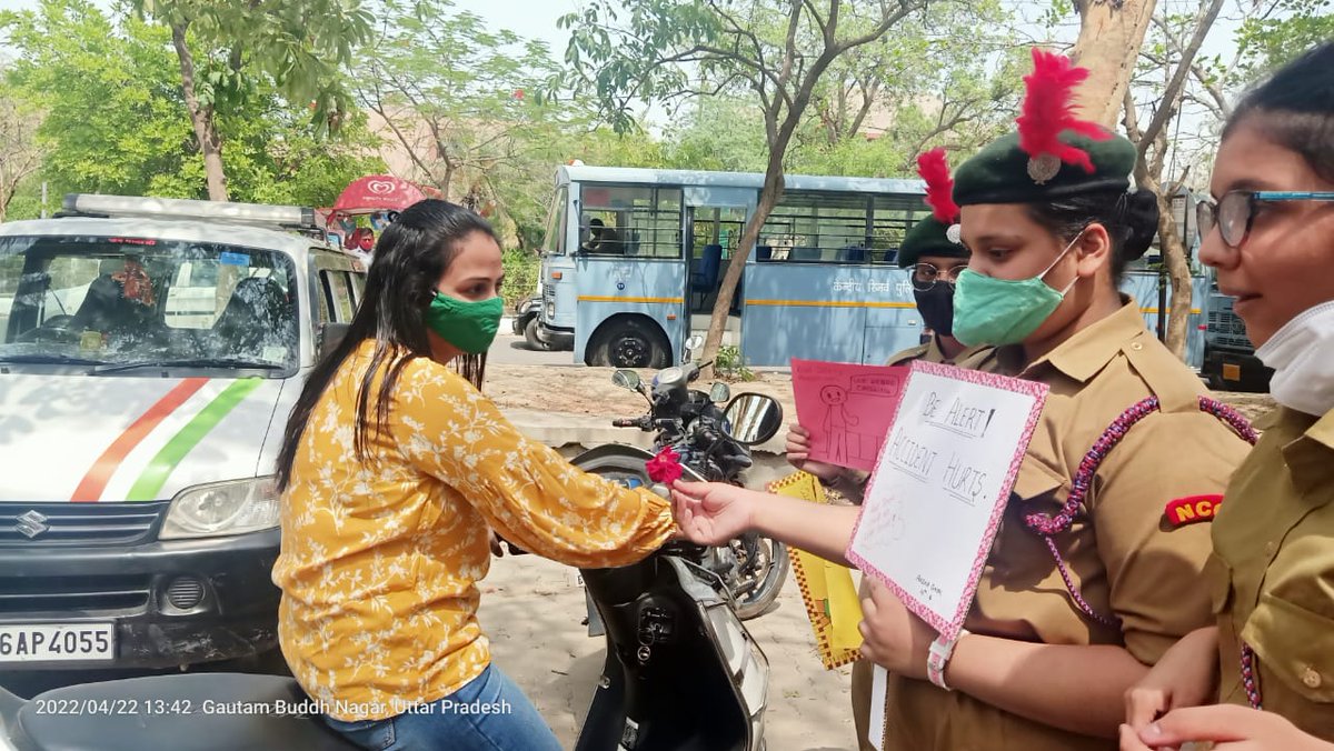 neelu197's tweet photo. #Roadsafety #wearinghelmet  NCC cadets of 31 Up girls Battalion NCC, Ryan International school Greater Noida have participated in  Road safety program to aware people to wear helmet &amp; follow safety rules while driving. @HQ_DG_NCC @drajaykumar_ias @NCCDteUP @NccNoida https://t.co/hTdTEy1DoX
