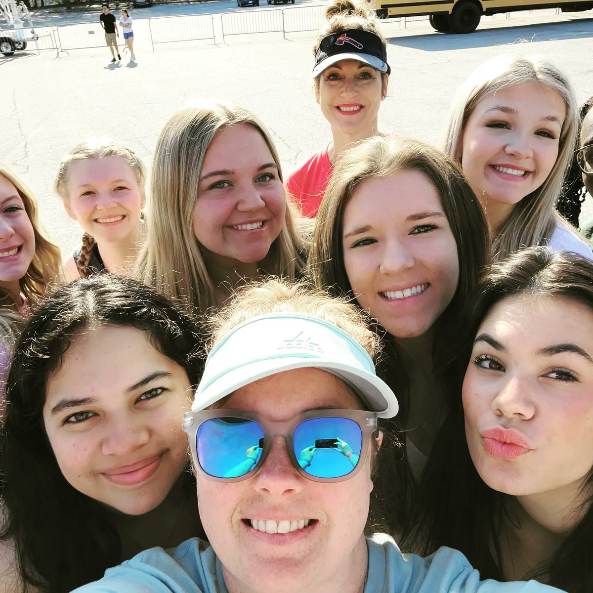 GallatinDECA's tweet photo. Day 2 of DECA ICDC
Six flags to opening session. 
Meeting new friends from multiple states (pictured with our new friends from Connecticut!), pin trading, Mercedes Benz stadium. Ready for first round of competition and day 3 tomorrow! #decaicdc #greenwavepride #decatn https://t.co/dufaO5Ybfx