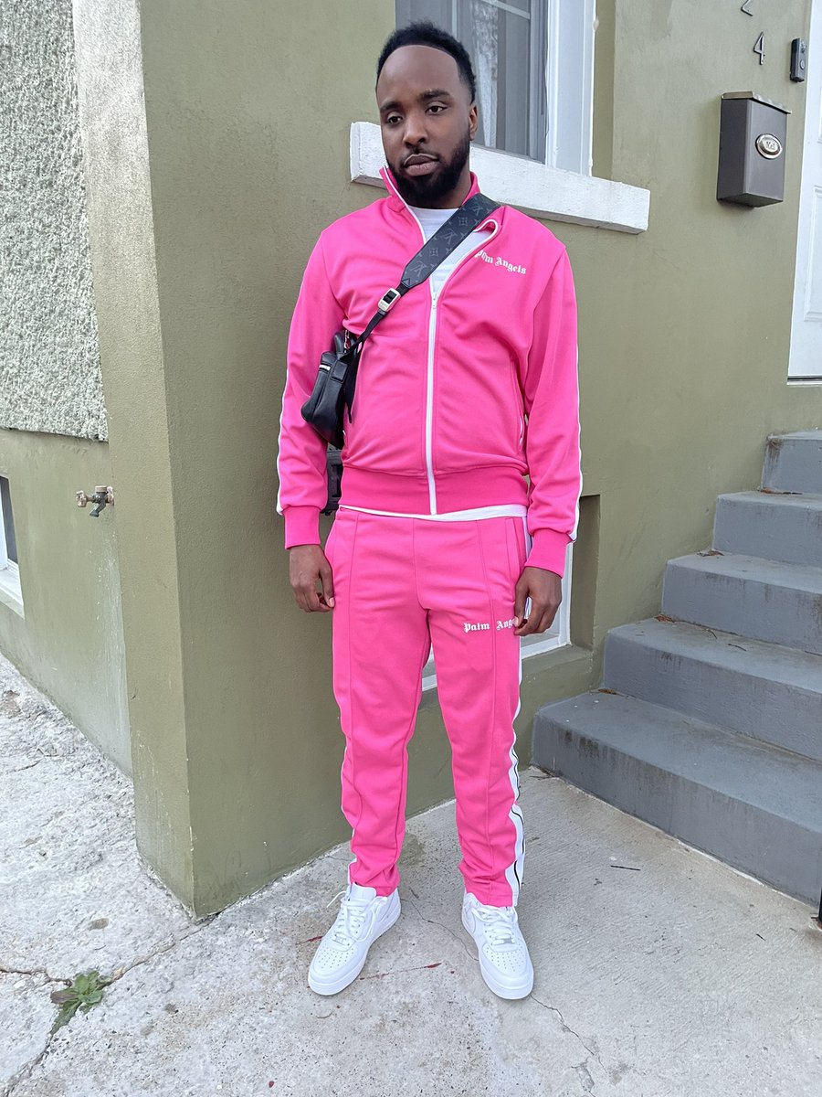_Catess's tweet photo. Rental car drive like you got sense it’s a Birdy 🐓 In it streets talk we outside fr I never heard of niggas say I changed money got me picky I been curving bitches 😎 #TRB #YoungC 💵 https://t.co/6qu5Vwy0xa