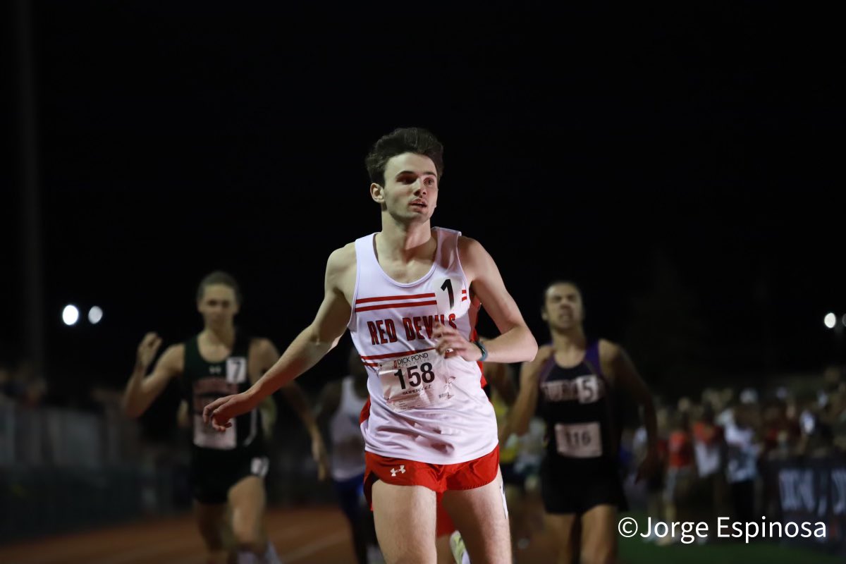MSHeartland_'s tweet photo. Earlier Dan Watcke (you know him) Hinsdale Central is the boss!!! He repeats and cops IL#1 1:52.91- 800m #dnip22 https://t.co/L5Qq0b08da