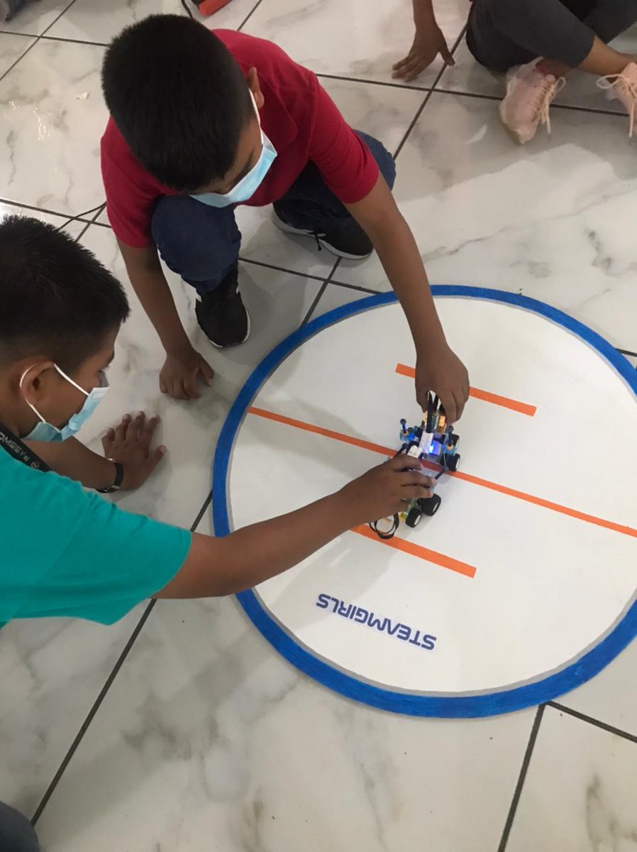 Steam_Girls21's tweet photo. CDI TAPALHUACA 🤖 Los equipos tuvieron su primera pelea de robots 🤩
#Robotics https://t.co/bSOd1eCtfz
