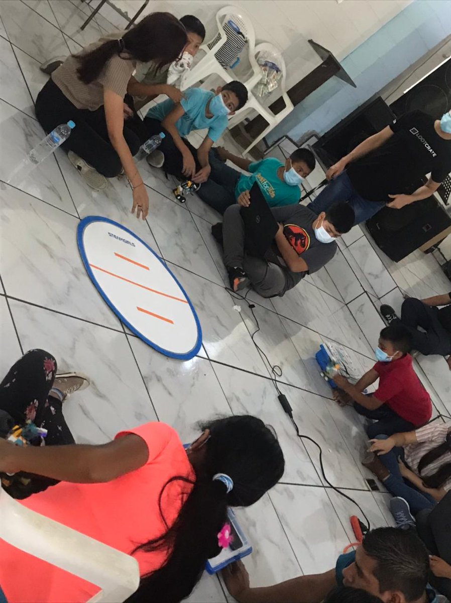 Steam_Girls21's tweet photo. CDI TAPALHUACA 🤖 Los equipos tuvieron su primera pelea de robots 🤩
#Robotics https://t.co/bSOd1eCtfz