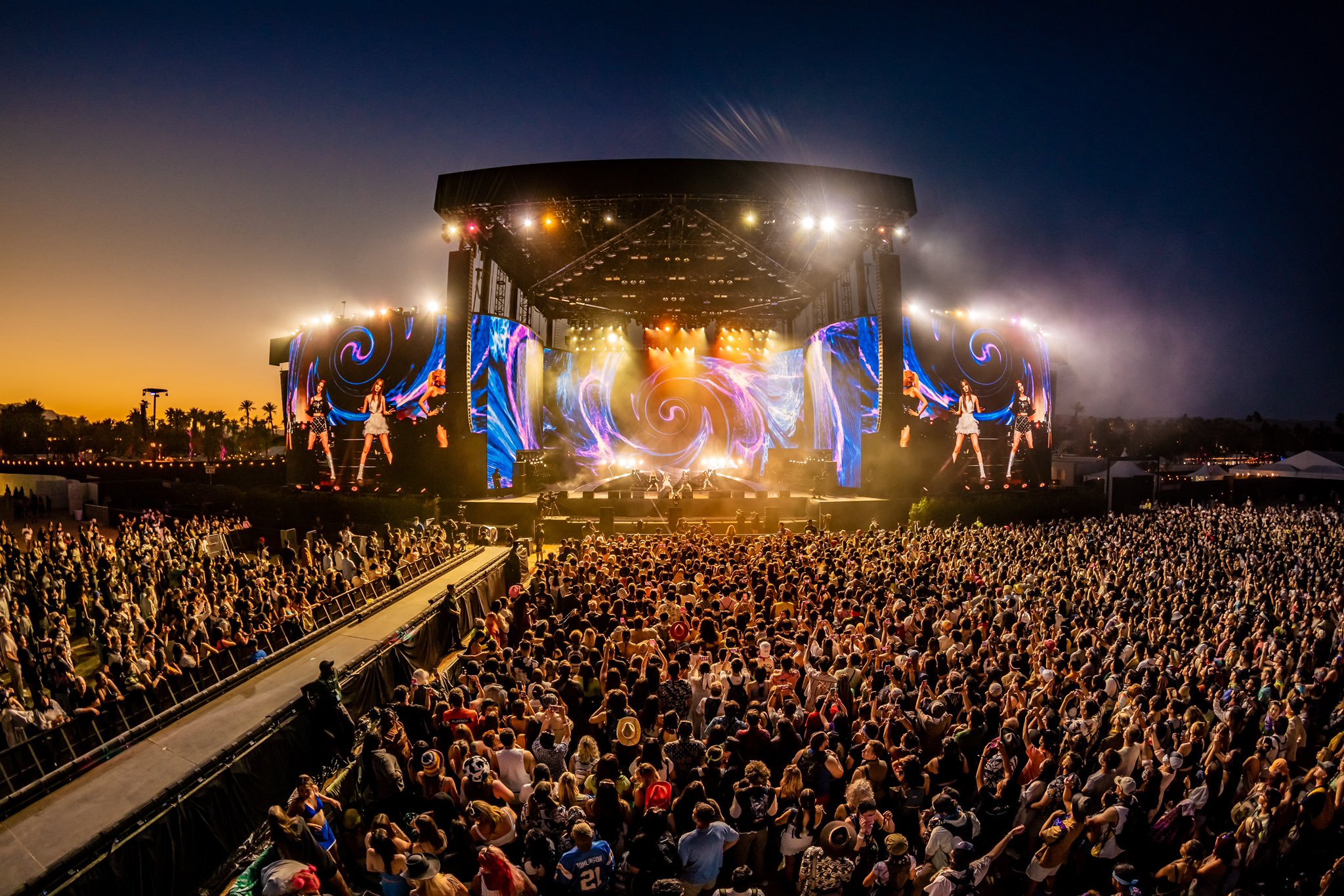 FRFE2GqVcAAix4Z?format=jpg&name=large