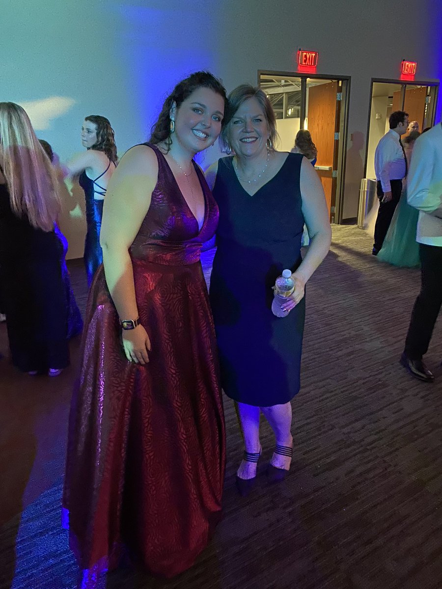 lrgjames's tweet photo. Fun evening @EAST_HAWKS prom. https://t.co/aFjIFKIMB7