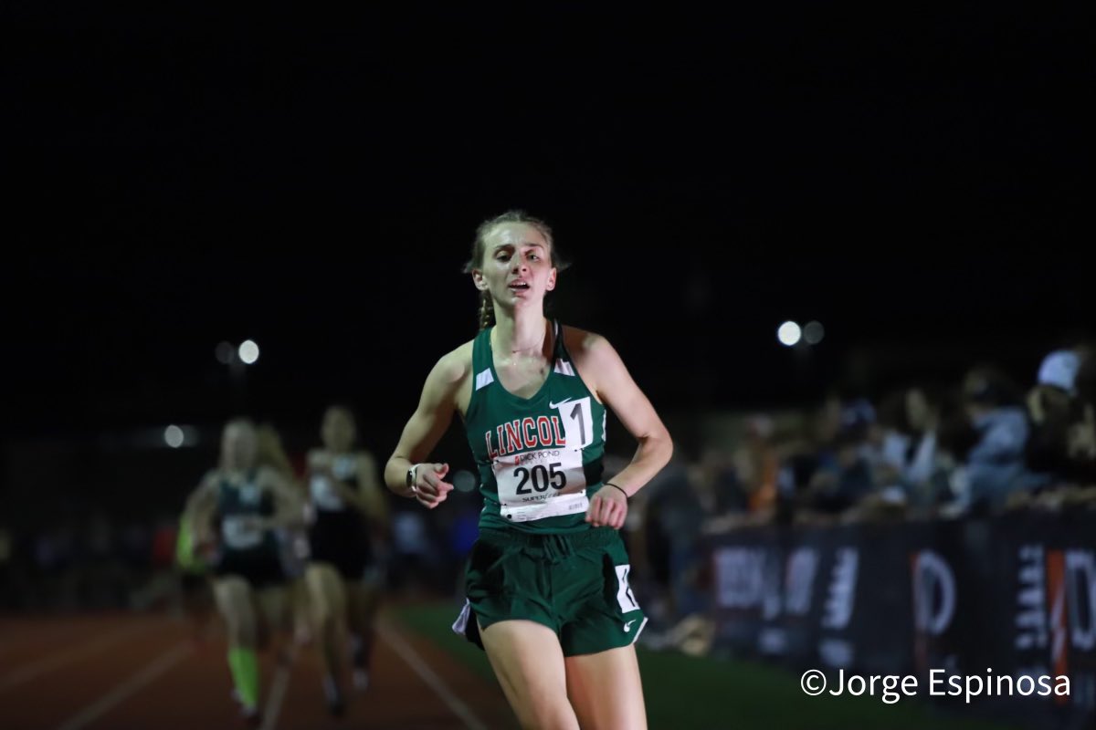 MSHeartland_'s tweet photo. It was easy money for Becca Heitzig of Lincoln in the girls championship 800m. She clocked 2:13.61 #DNIP22 https://t.co/fHpF9aL1WJ