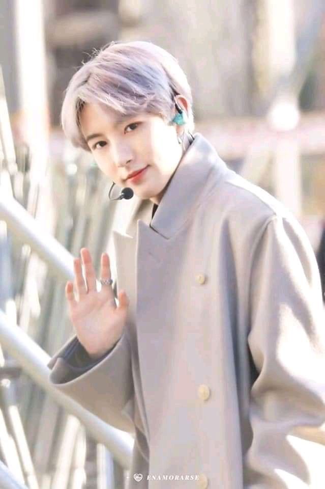 yellow23huang's tweet photo. did you see this renjun... https://t.co/ZEEM7aZmnJ