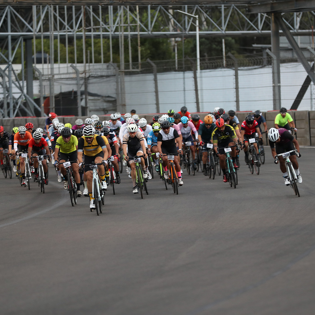 autodromohr's tweet photo. La emoción del Cycling Series de Zona DMX regresó por fin al AHR tras más de dos años de ausencia y la competencia fue espectacular!!!

#ahr #zonadmx #viviresincreible #cycling #cyclingseries https://t.co/D9Hyww5tOr