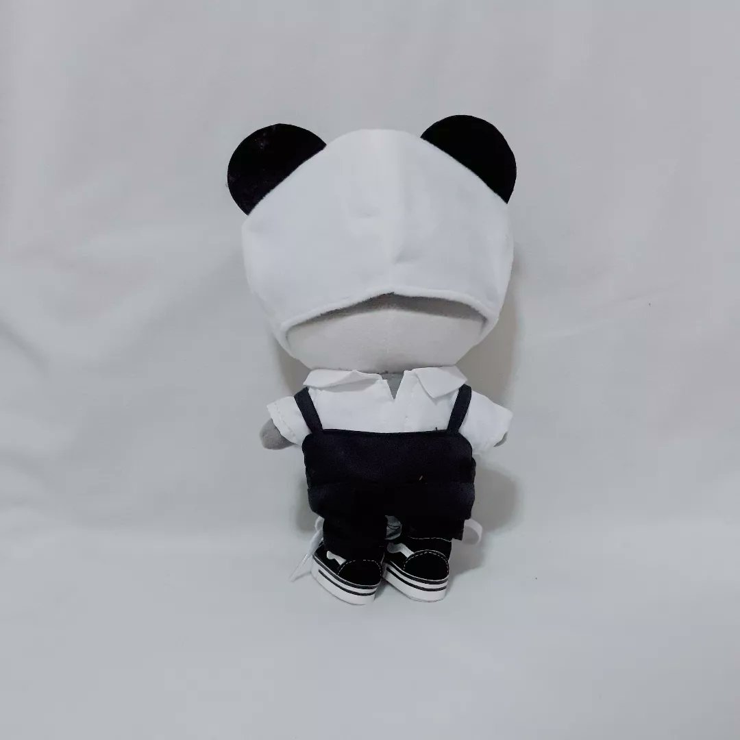 getcoolwithchan's tweet photo. 🐺: dont call me wolfchan, i am a PANDACHAN from now on!!!!! 🐼
_____________
#wolfwlog #skzoo #wolfchan #bangchan https://t.co/vS9up5QPQJ