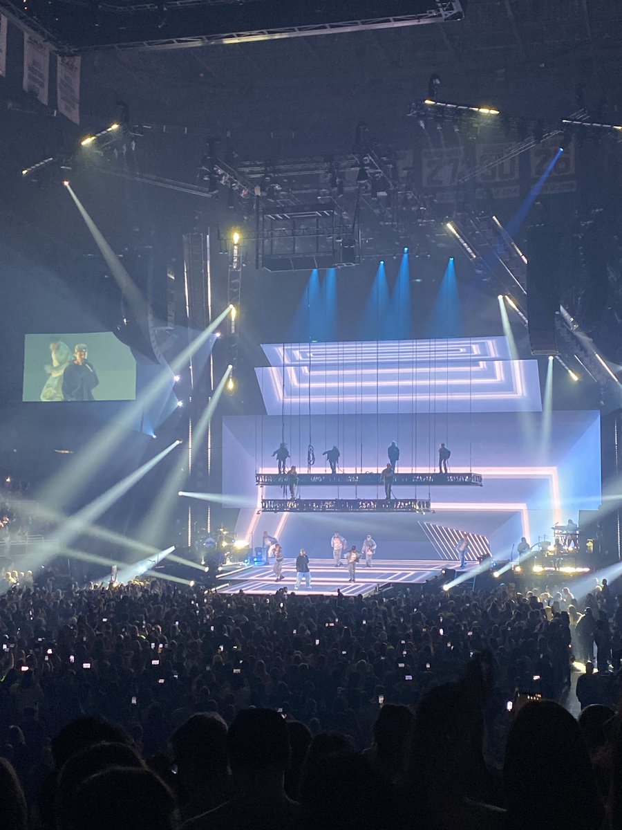 skzooki's tweet photo. I went Justin Bieber concert at prudential central, The view from section 4 row 9💀 I couldn’t see shit from the tiny TV. I was just vibing w the songs. Hopefully Skz got better view for the fans in the back 😭 https://t.co/1Icem2p5lm