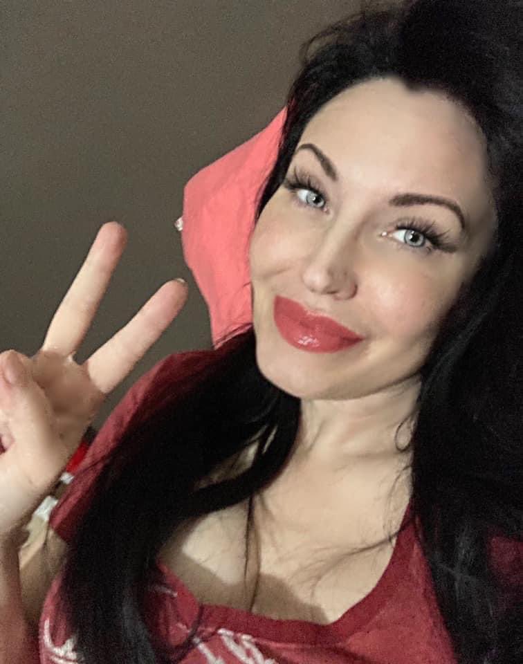 Surich1972's tweet photo. Good night soul tribe, peace be still. Love and light and hugs and kisses from one in her feels cancerian ♥️ #SLT @StevesLoveTarot @sexysoultribe https://t.co/x1HAHeVplL