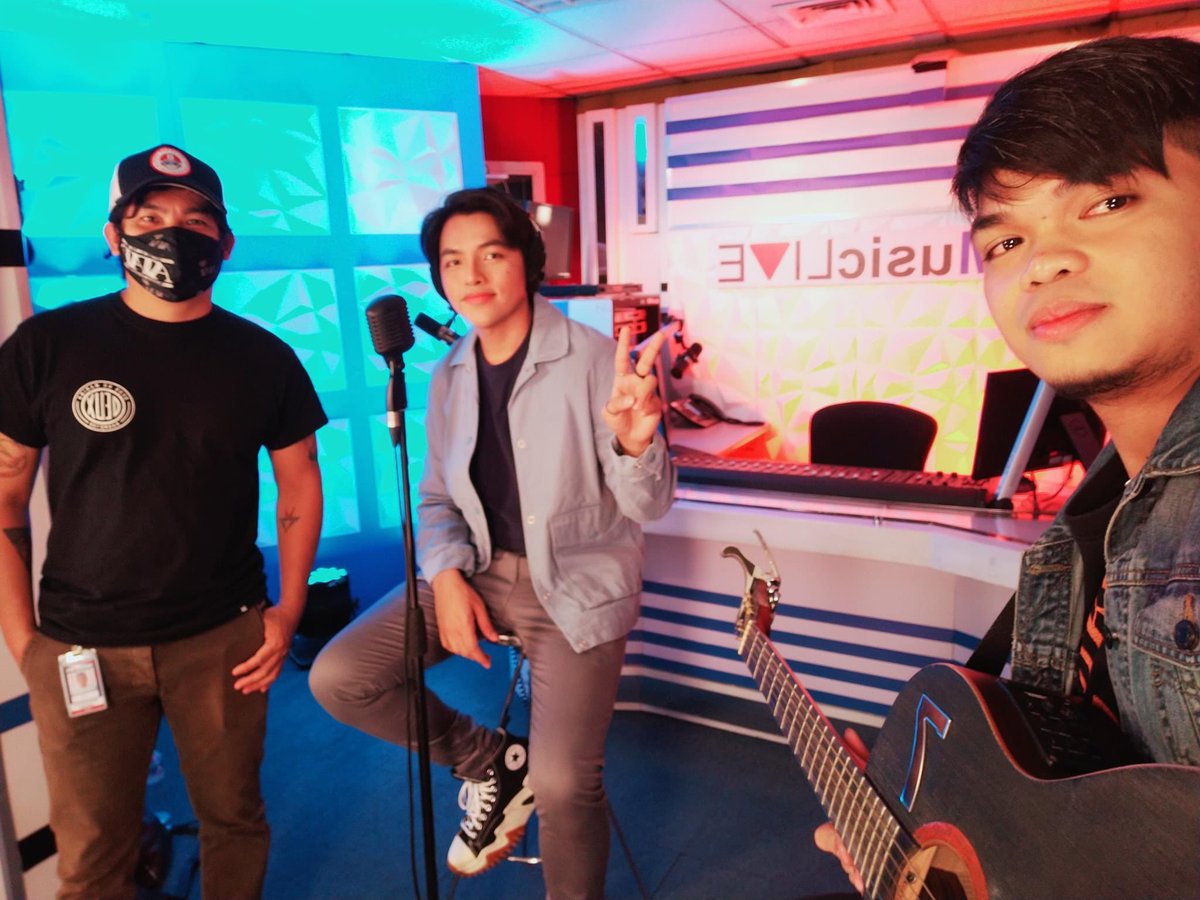 JMsurers's tweet photo. Malapit na din siguro nating mapanood ang One Music live episode ni bhiE. Please stay tuned sa schedule.

@jmyosures | #JMYosures
SUNsational JM YOSURES
#ASAPtheBEST https://t.co/ZX3V2NYbeX