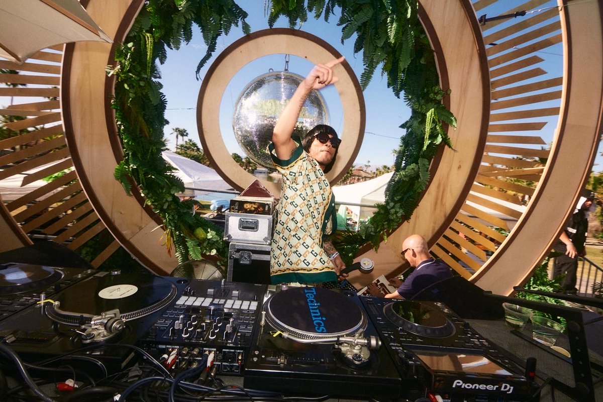 .WEE MAN tweet media