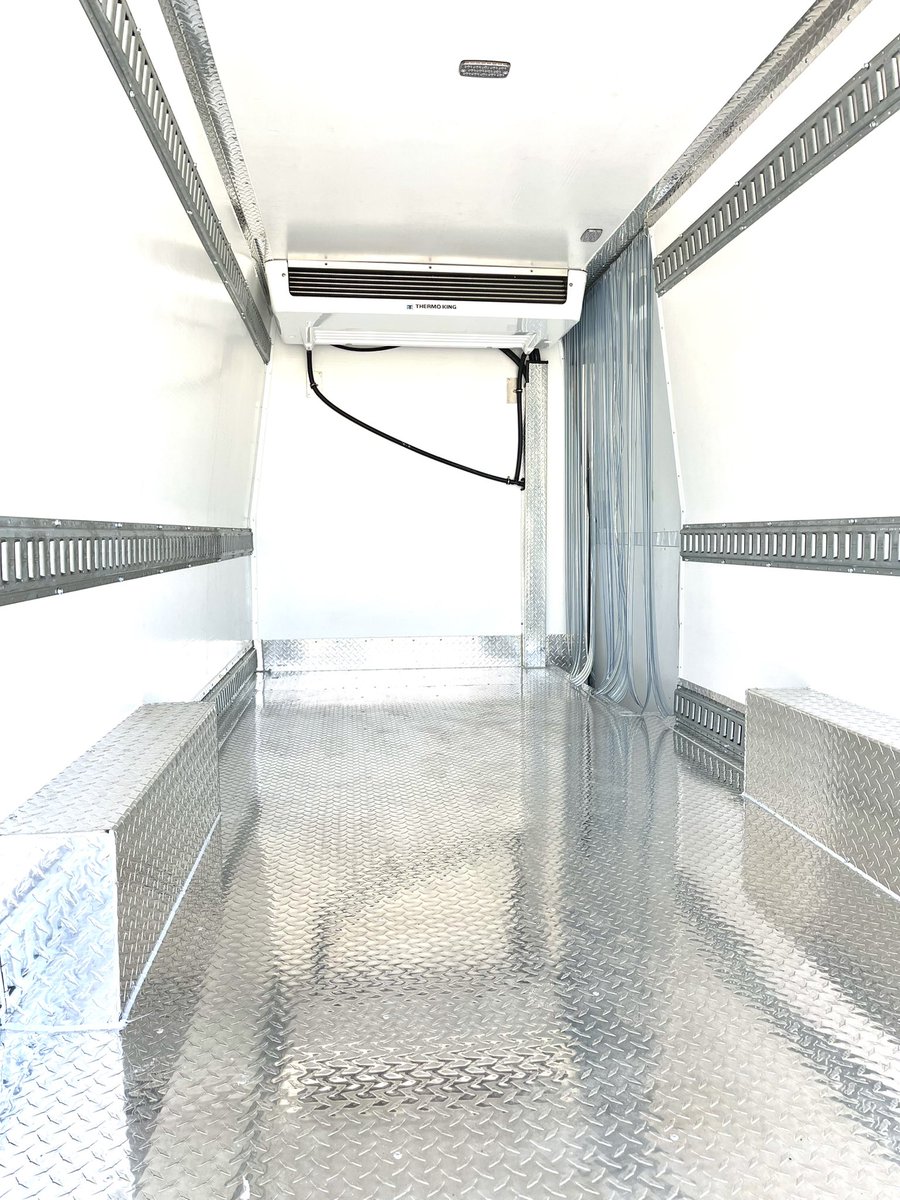MobileColdSol's tweet image. 2022 @MBvansUSA Sprinter 170” wheelbase high roof cargo van with Mobile Cold Solutions insulation package and a @thermoking V520-20Max refrigeration unit (with electric standby). Rear and side door strip curtains, aluminum tread plate floor, LED lights, 2 rows of e-track.