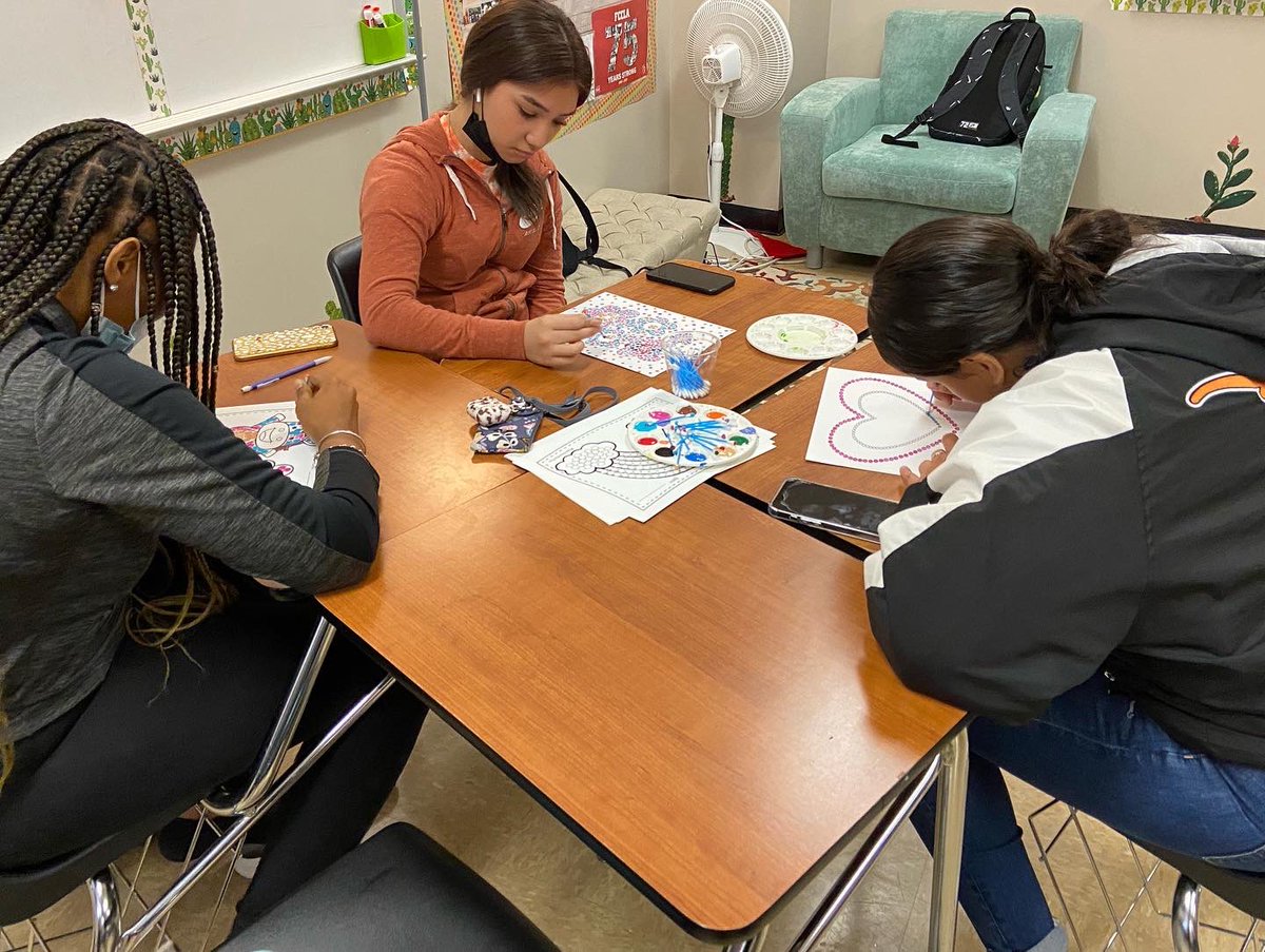 DobieFcs's tweet photo. Human Growth & Dev. students had a chance to explore a “Preschooler Dot Painting Activity” and study the different learning opportunities for the preschooler! Part 1 #learningthroughplay #dobiecte #dobiefcs #pisdcte #preschoolactivities https://t.co/HvlVbsccTr
