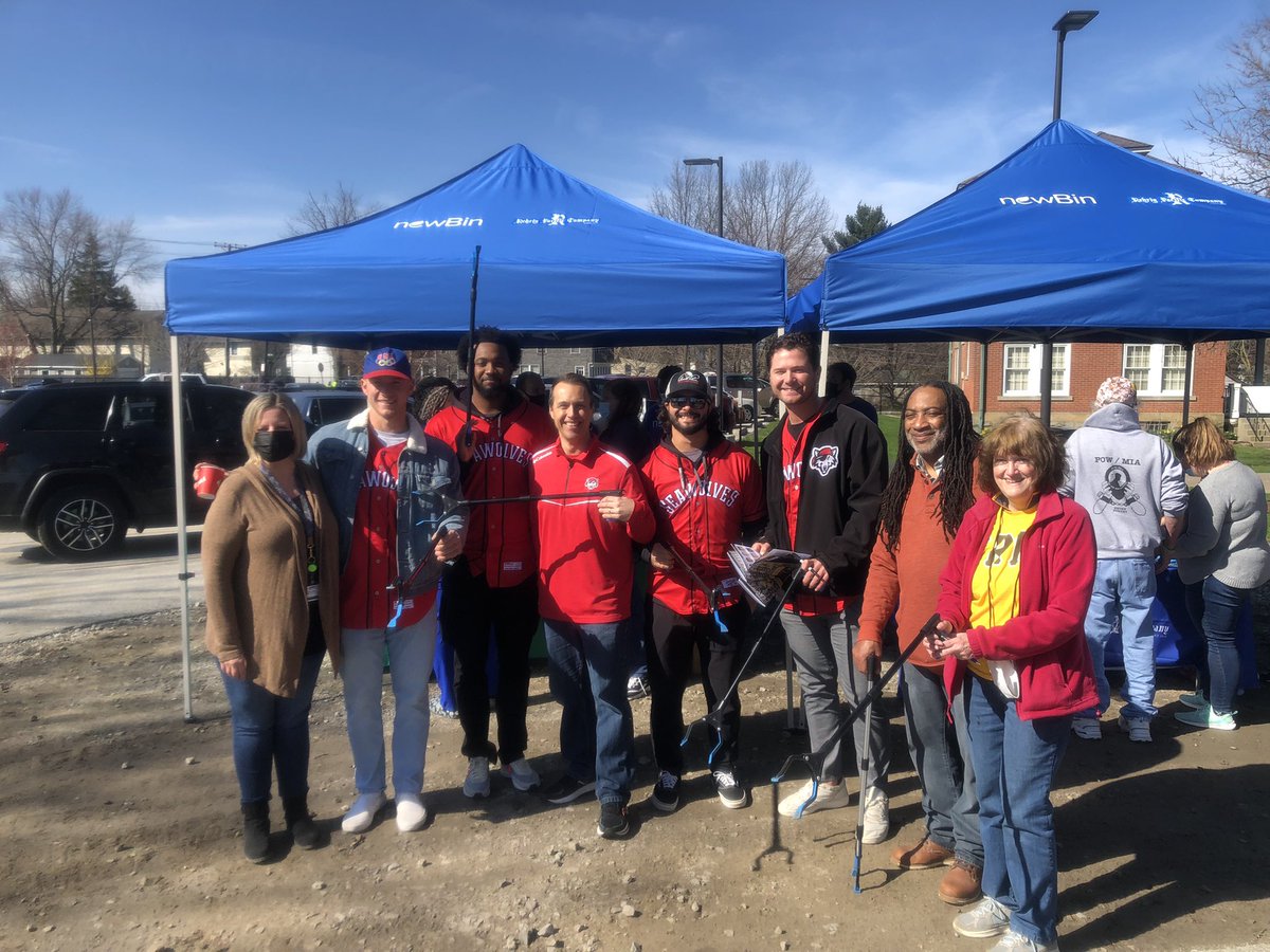 SeaWolvesGM's tweet photo. Had a #HowlinGood time at @group_recycling #EarthDay2022 clean-up and Autism Society NWPA Walk for Autism. #ArrrErie https://t.co/Ow84KcJMQ2