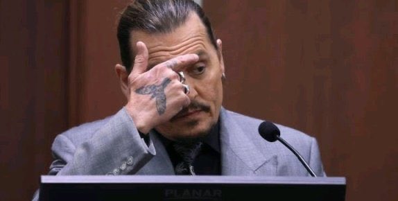 corridosybandas's tweet image. Como dijo Johnny Depp:

"Digamos que te creo, que te arrepientes, pero es diferente a que te perdone, seré buena gente, pero no tu pendejo, yo no me dejo”