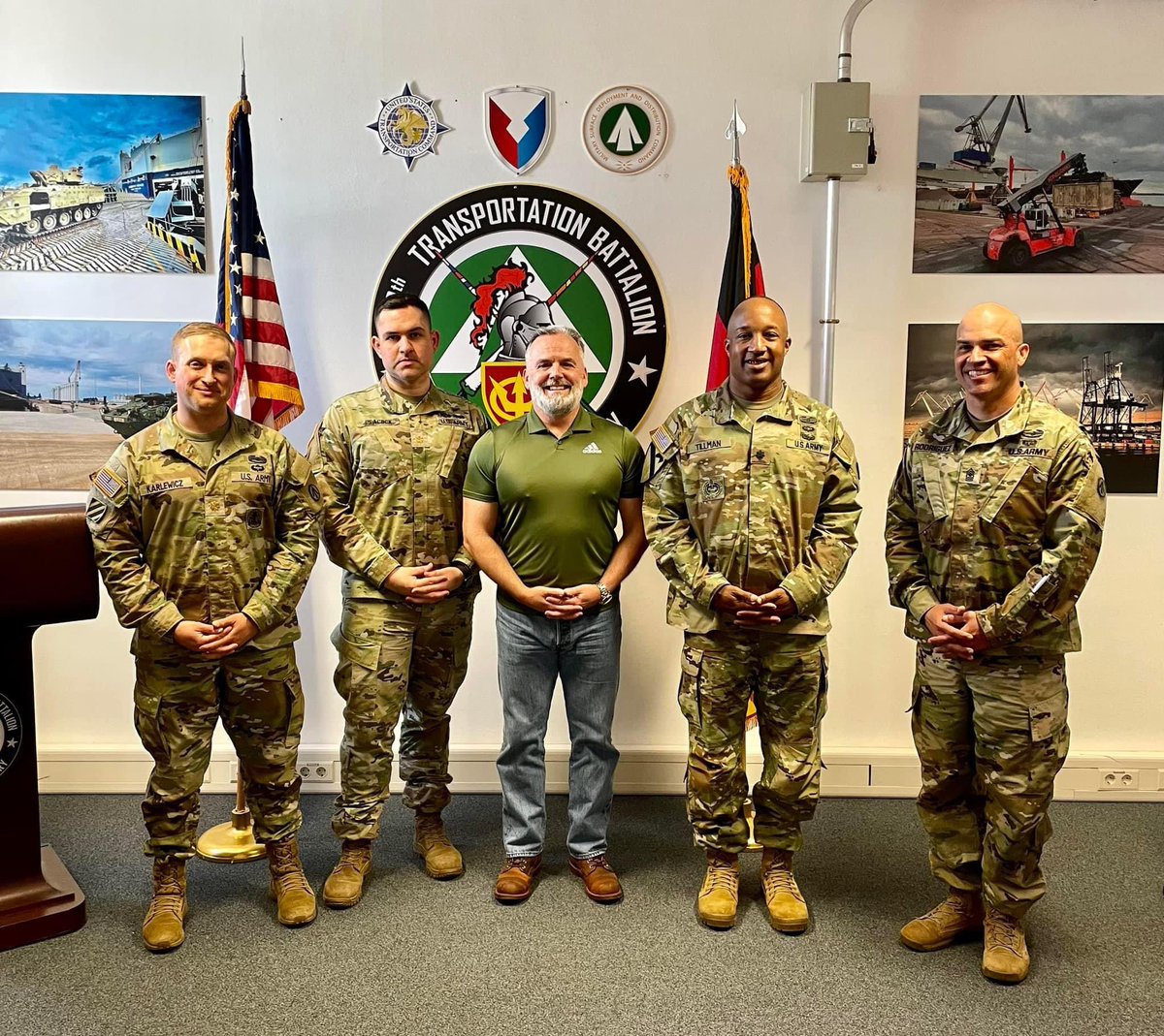 rodriguezbaez_7's tweet photo. This week the ‘Gateway to Victory’ Battalion hosted Mr. J. Bradley Swift, the 598th new Deputy to the Commander, 598th Transportation Brigade.
#598TransBde
#15thcrcsm
#PeopleFirst
#21stTSC
#SDDC https://t.co/hxmF1xmHhQ