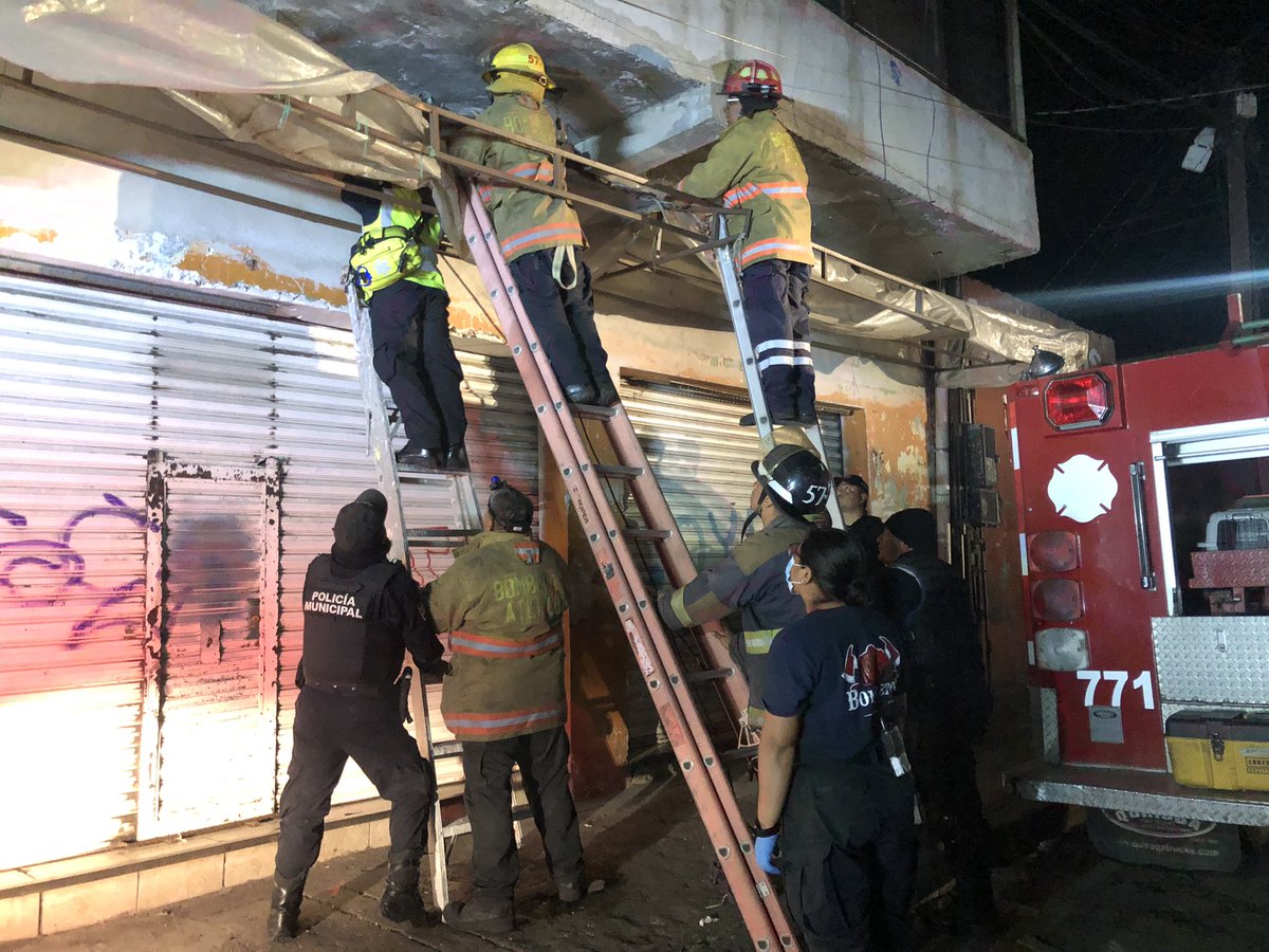 sergioGOQE's tweet photo. #ENTERATE  Vulcanos 🧑🏼‍🚒 de @PcAtlixco laboran en rescate de persona en estructura en la Col. Álvaro Obregón 

🔸Se realiza extracción segura 
🚑 Se brinda atención por Paramedicos https://t.co/p0sVD9lHGH