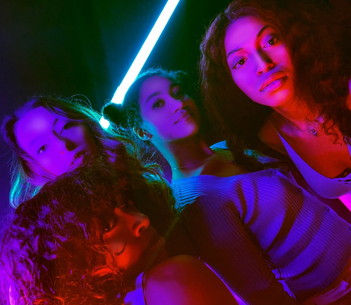 1221official_'s tweet photo. πΈ Group Selfie π€³πΎ β¨
#girlgroup #music #comingsoon #newmusic #tunein #followus #SaturdayVibes #musicartists #1221music #mirrorhour https://t.co/ZLbqxar6ry