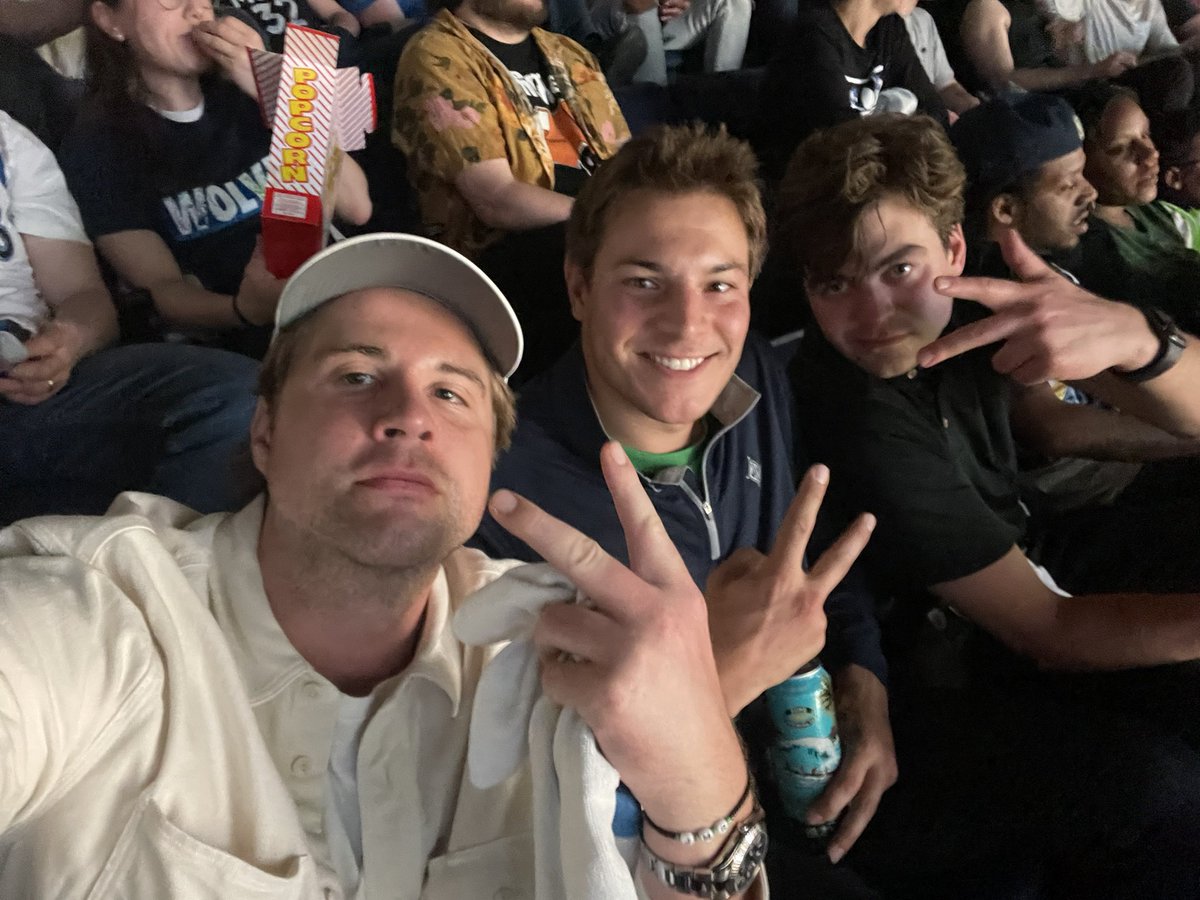 KPSmith15's tweet photo. Awwwwoooooo!! SKOL TWOLVES #PackPic https://t.co/gsgCgrWRxt