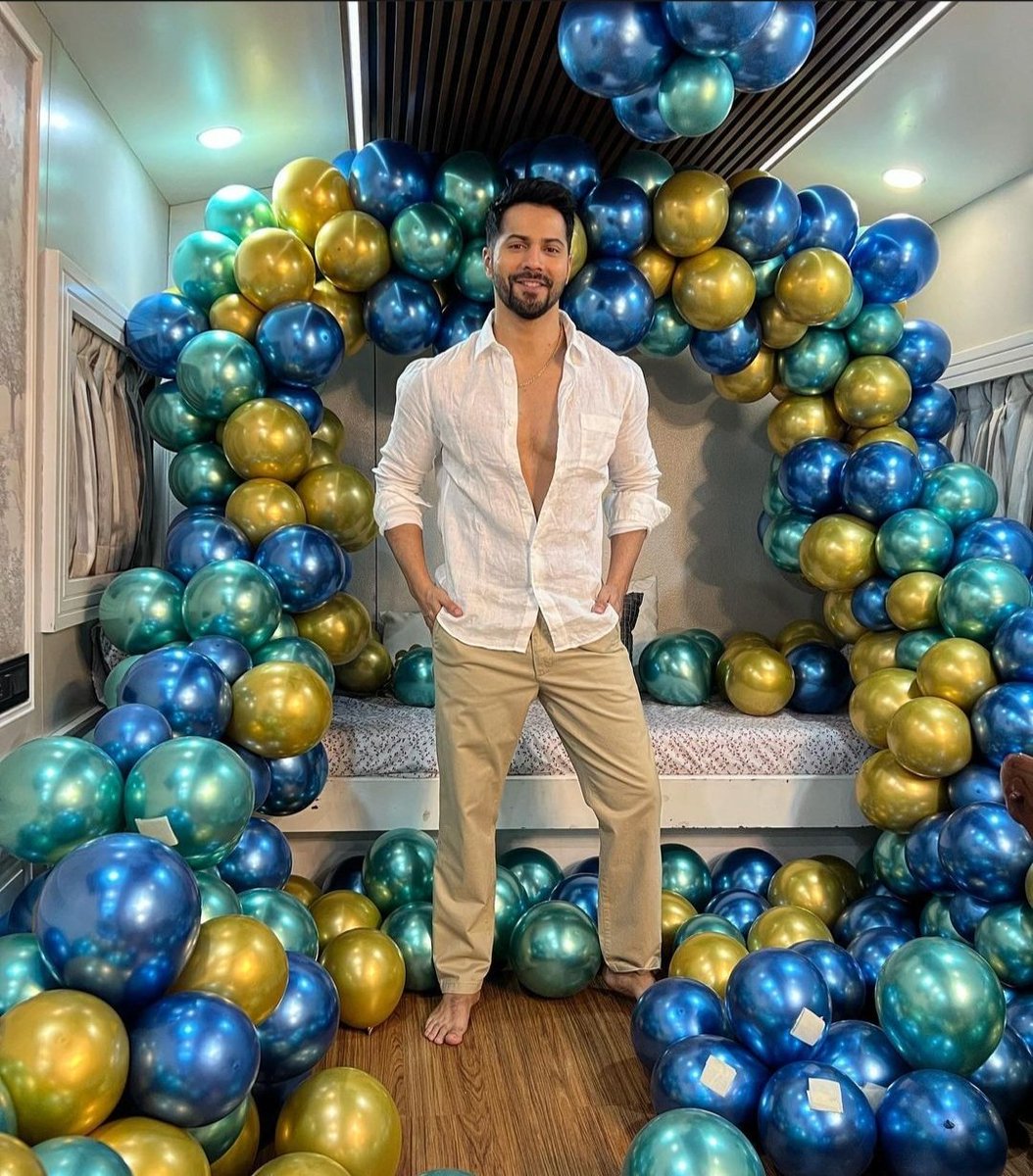 factoreel_web's tweet photo. Wishing Rockstar @Varun_dvn A Very Happy Birthday!

Best Of Luck For #JugJuggJeeyo #Bhediya &amp; #BAWAAL 

#HappyBirthdayVarunDhawan #HappyBirthday #VarunDhawan #varuniacs #HBDVarunDhawan #KaranJohar #Bollywood #bollywoodactor #BollywoodMovies #Trending https://t.co/1h0Q6bXTZE
