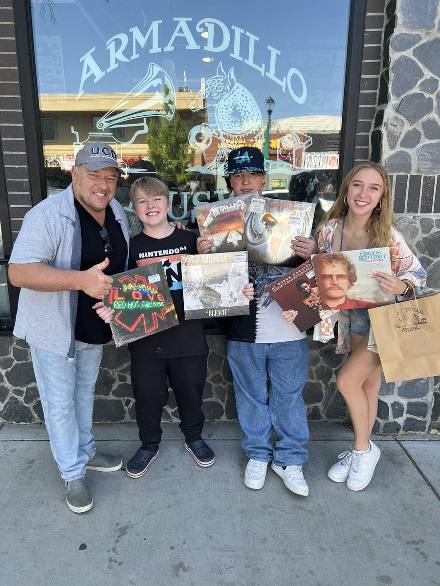 Teaching the young’uns about vinyl #RecordStoreDay2022 @Armadillo_Music