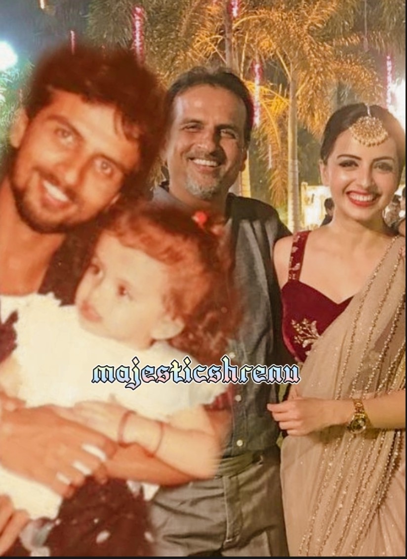 majesticshrenu's tweet photo. Little Shrenu and big Shrenu were with her father 💖😻😻 #shreakshay #shrenal #shrenuparikh #shravi #shrezain #ekbhramsarvagunsampanna #ekbaarphir #isspyarkokyanaamdoonekbaarphir #indianactress #rikara #poojasharma #poojamittal #harishparikh @shrenuparikh11 https://t.co/TRXDdNsQtH