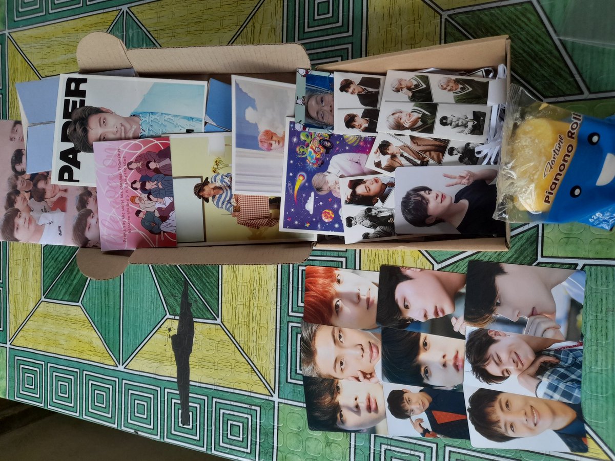 riyoooooo_06's tweet photo. Sabi ko later ko na bubuksan kase mag uunboxing haul ako sa pcs na nabili ko, pero HAHAHAHA di ako makatiis jusmeyo. Buti nalang din kase may pa snack pala si admin π« and super sagana sa freebies!! na shookt ako π
TYSM PO @Phaneul_Shop!! β€
#phaneul_feedbacks https://t.co/BUbvxgHzKE