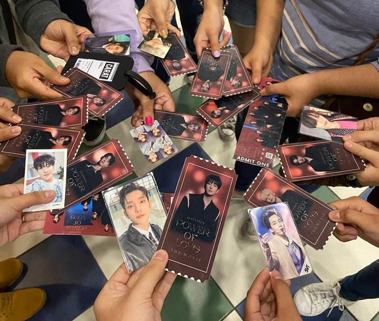 boo__dani's tweet photo. Me puse demasiado feliz al ver cómo a todxs les había gustado las entraditas que hice para regalarles</3
SOY DEMASIADO FELIZ

#SVT_POWER_OF_LOVE_THE_MOVIE
@pledis_17 https://t.co/r8eZphPHLe