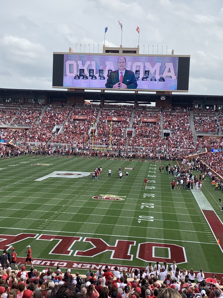 Okrebel_'s tweet photo. From softball to football no one does it better than The University of OKLAHOMA https://t.co/0cG0Tqf1OG