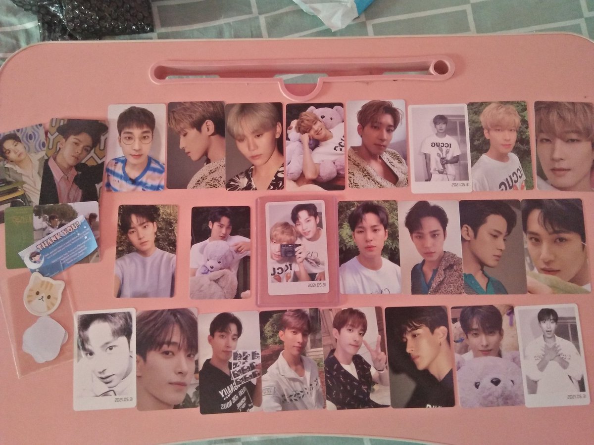 serotoninmuze17's tweet photo. Hello po @24hkpopshopph dumating na ang mga pogi😭  grabe sobrang worth it maghintay lalo na ang 30 pesos na bubble wrap 😂  at sobrang bait pa ni seller highly recommended gid ang shop para sa mga taga mindanao na buyers. ^^ thank you so much po!💗 
#24HKPOPSHOP_feedbacks https://t.co/jmqmae7pMR