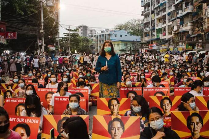 MizzimaNews's tweet photo. ‘Future disappears before their eyes’ for Myanmar #women post-coup | Mizzima #Myanmar News and Insight https://t.co/uw4ti2HpJ7 https://t.co/SNMrApjdUG
