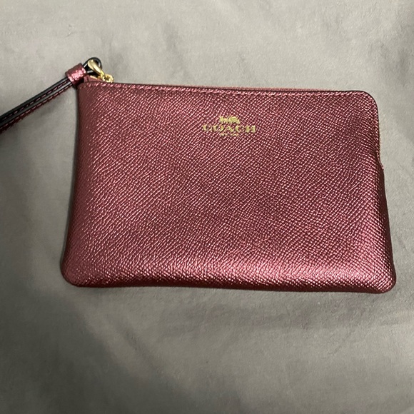 SecondhandTfd's tweet photo. So good I had to share! Check out all the items I'm loving on @Poshmarkapp from @StellaTomko #poshmark #fashion #style #shopmycloset #boden #coach #danielbenjamin: https://t.co/WCKasWVv27 https://t.co/Yk0X0nAUM3