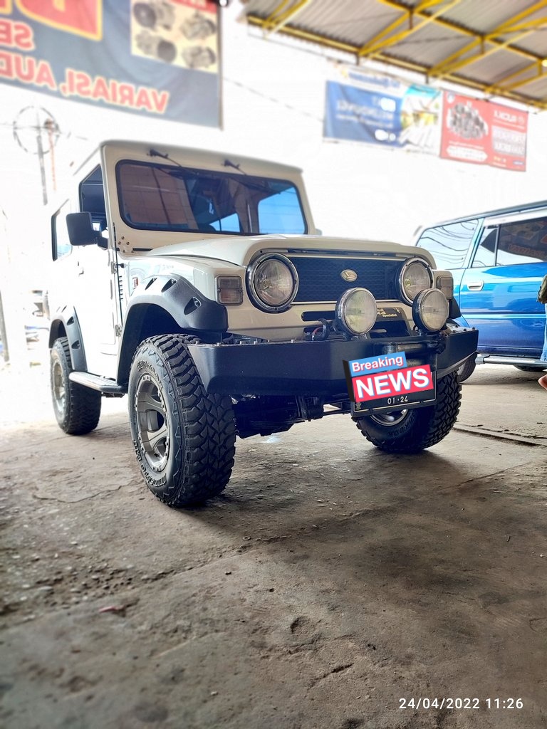 Lagi bawa jajan silver, ketiba datang one of favorit car dari dulu. Allahumma sholli 'ala sayyidinna Muhammad :)