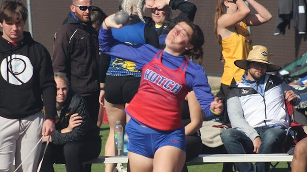 Hannah Schrock has two PRs in the shot put and discus on Saturday to lead the Blue Dragon women's track and field team at the Tabor College Invitational in Hillsboro.

Release: hutchinson.prestosports.com/sports/wtrack/…

#BreatheFire