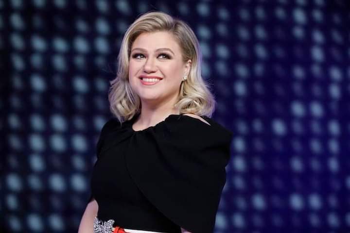 yourheynna's tweet photo. Happy happy 40th Birthday, Queen! @kellyclarkson @KellyClarksonTV

#kellyclarkson https://t.co/Lz6Chu8fz3