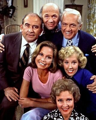 CLASSIC TV MUSINGS: watching wonderful #TheMaryTylerMooreShow & realizing that aside from #TedKnight the whole cast were still in alive 40 years after the last episode now all are gone #MaryTylerMoore #ValerieHarper #EdAsner #GavinMacLeod #BettyWhite #ClorisLeachman #GeorgiaEngel