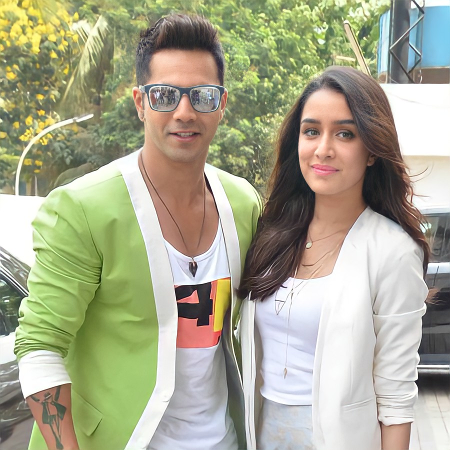 shrazaarohi's tweet photo. Happy 35th to Vinnie's Suru! <3
They both are ageing backwards.

#HappyBirthdayVarunDhawan https://t.co/rOCXiIWEcy