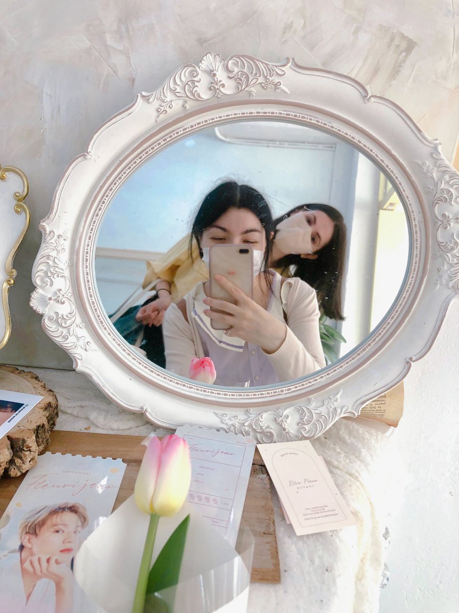 aprilclaws's tweet photo. I really loved the idea of having a flower shop event instead of a cafe event, it was super cute #제노가_예쁘게_피어난_본 #Fleuri_Jeno https://t.co/LPYV0vvdbX